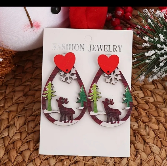 ** BRAND NEW ADORABLE HOLIDAY EARRINGS - Picture 1 of 1